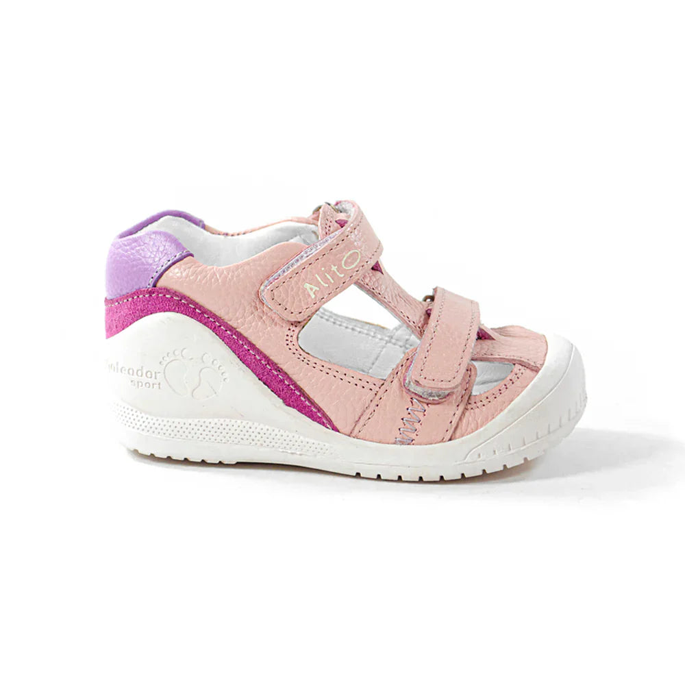 Sandalias para Niñas de color rosado en vista lateral derecha