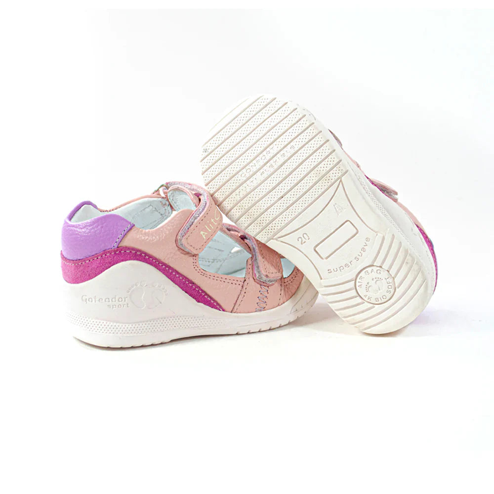 Sandalias para Niñas de color rosado en vista lateral izquierda