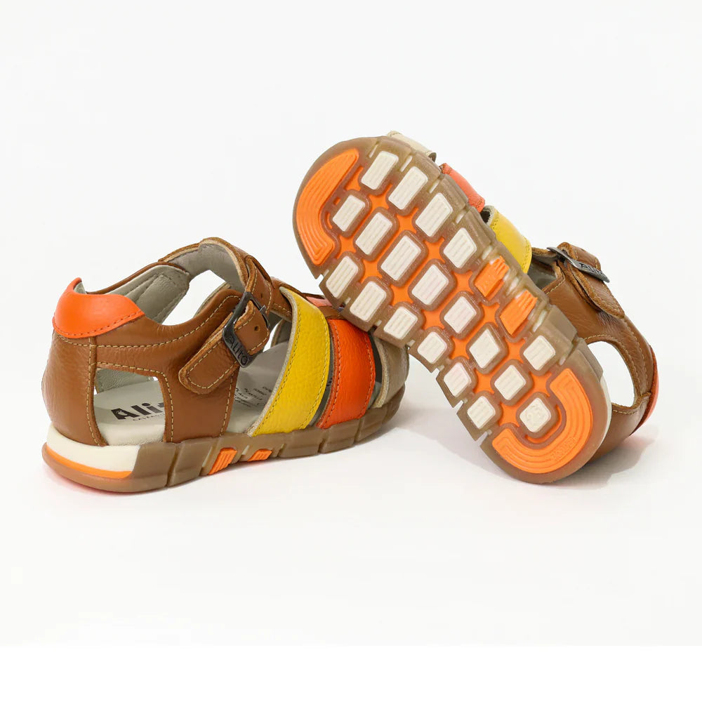Sandalias para Niños de color natural en vista lateral izquierda