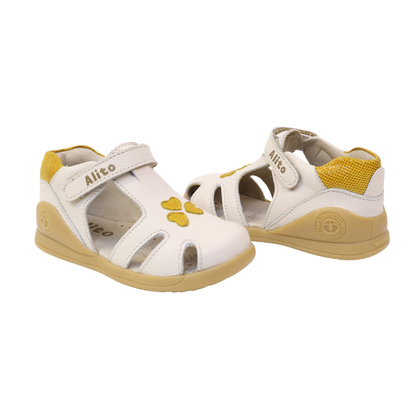 Sandalias para Niñas de color hueso en vista lateral izquierda