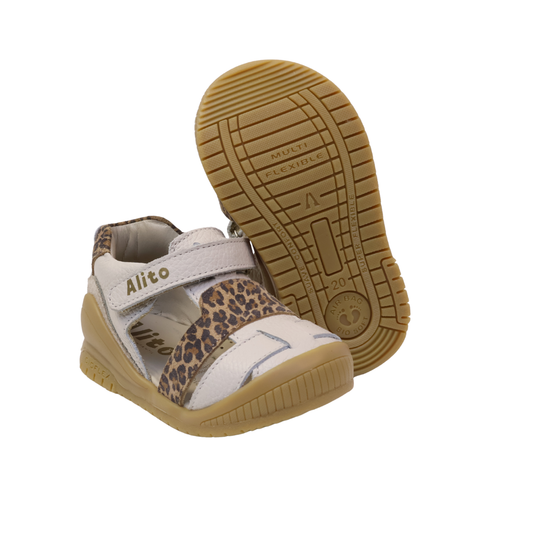 Sandalias para Niñas de color animal print en vista frontal