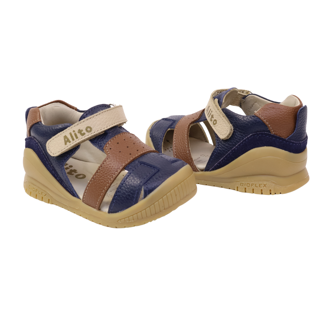 Sandalias para Niños de color azul en vista lateral derecha