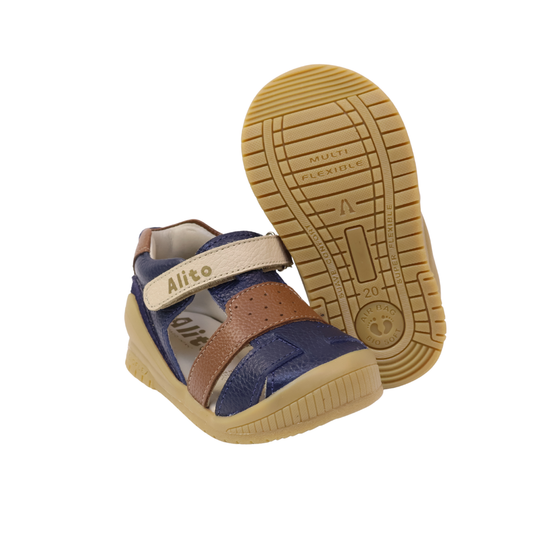 Sandalias para Niños de color azul en vista frontal