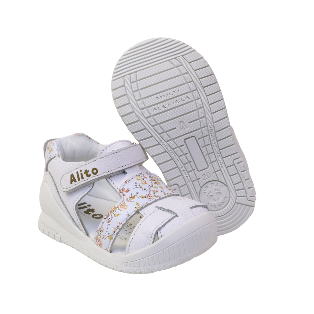 Sandalias para Niñas de color blanca floreada en vista frontal