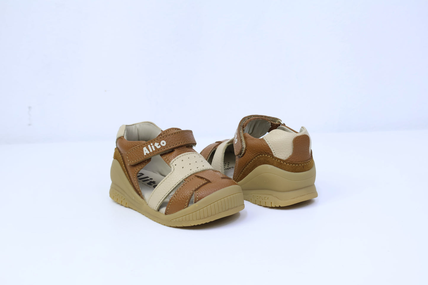 Sandalias para Niños de color natural en vista frontal