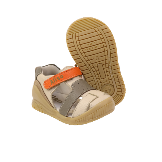 Sandalias para Niños de color nude en vista lateral derecha