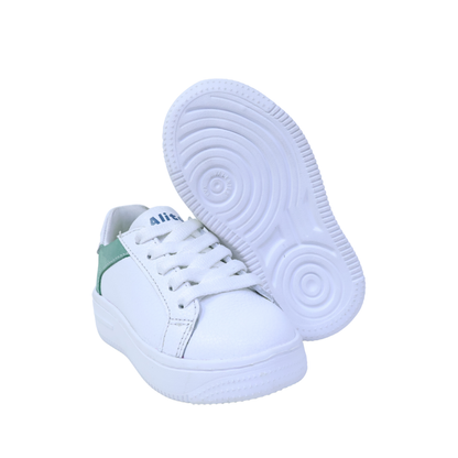 Zapatillas para Niñas de color blanco en vista lateral derecha