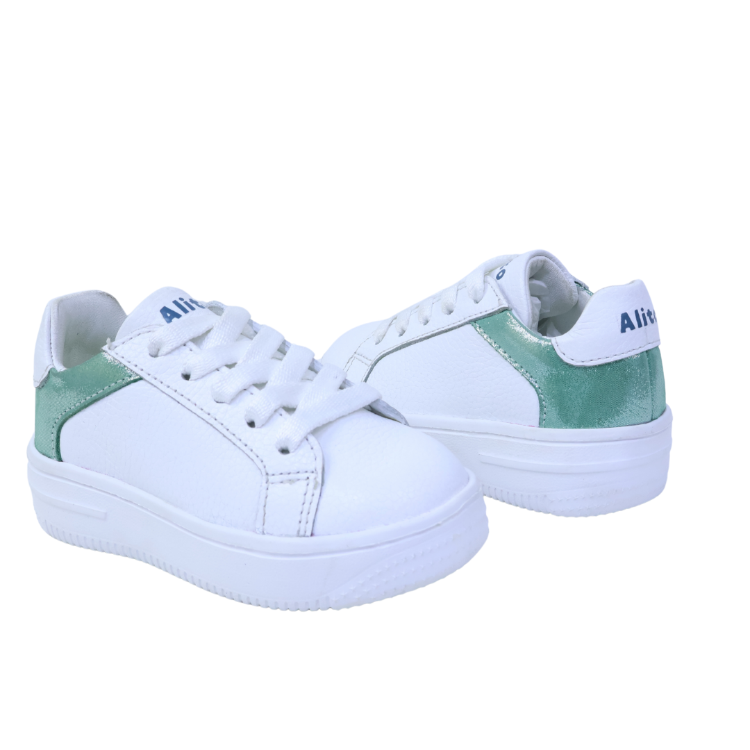 Zapatillas para Niñas de color blanco en vista lateral izquierda