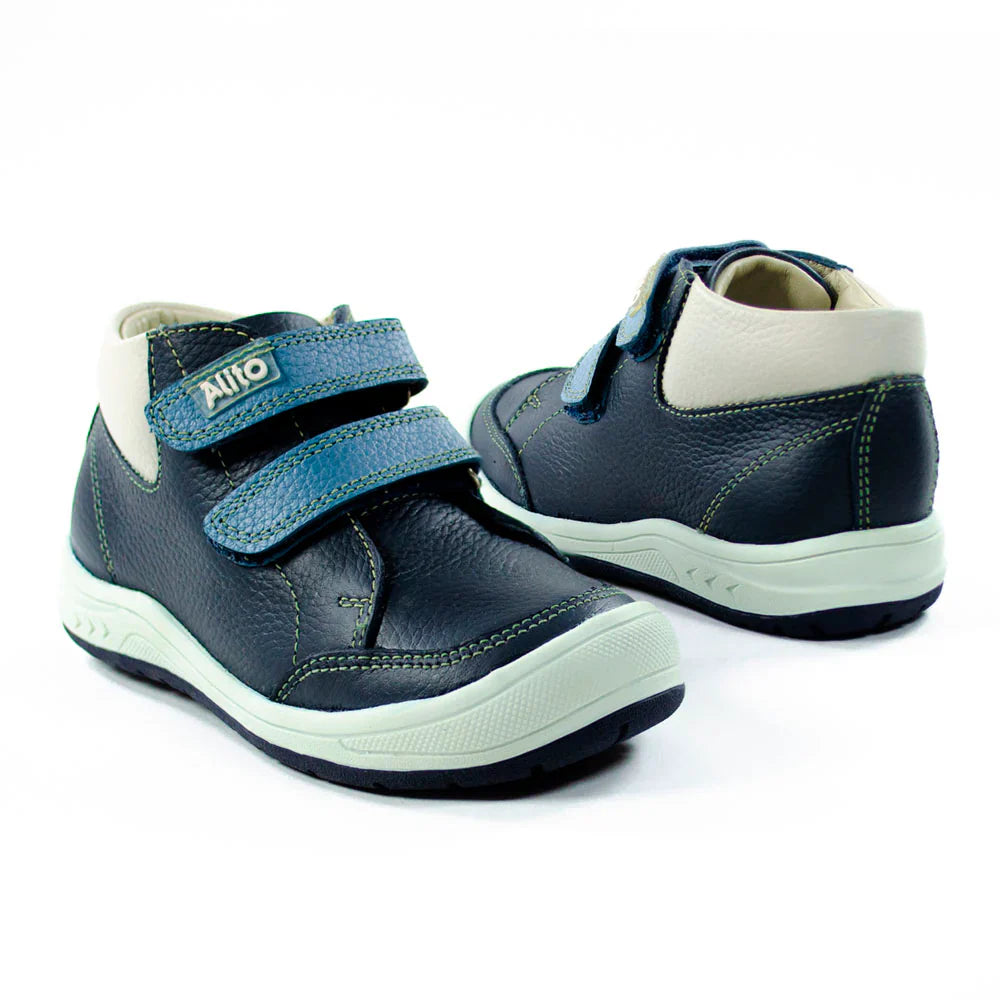 Zapatos para Niños de color azul en vista frontal