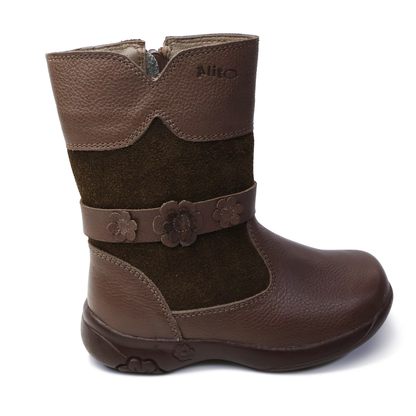 Botas para Niñas de color marron en vista frontal