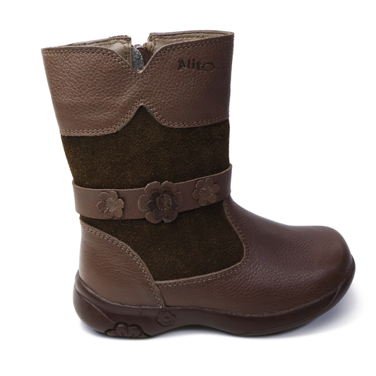 Botas para Niñas de color marron en vista frontal