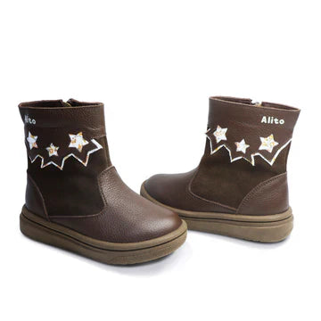 Botas para Niñas de color marron en vista frontal