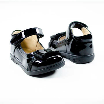 Zapatos para Niñas de color pega negro charol en vista frontal