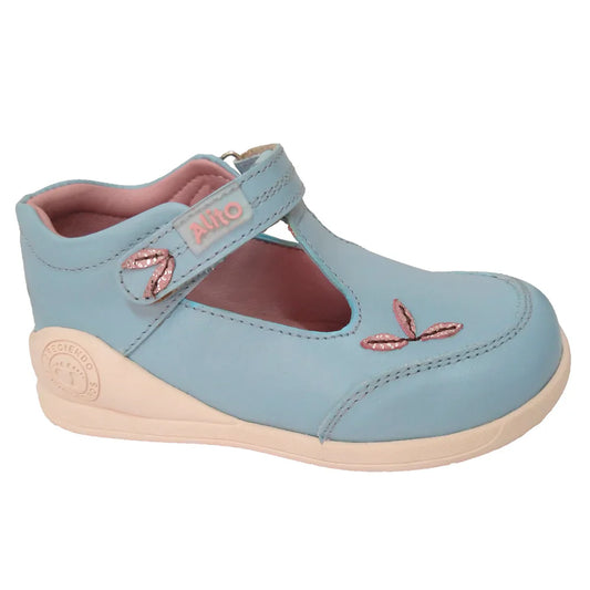 Zapatos para Niñas de color celeste en vista frontal