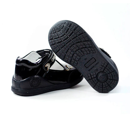 Zapatos para Niñas de color negro charol en vista lateral derecha