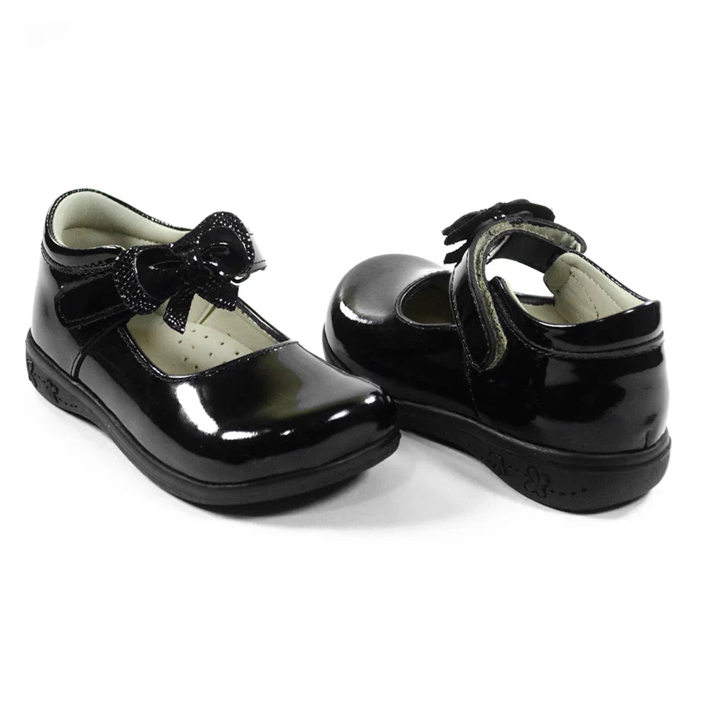 Zapatos para Niñas de color pega negro charol en vista frontal