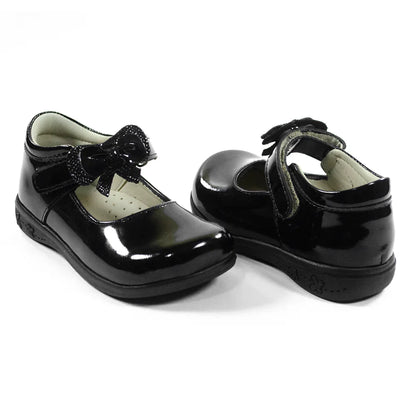 Zapatos para Niñas de color pega negro charol en vista frontal