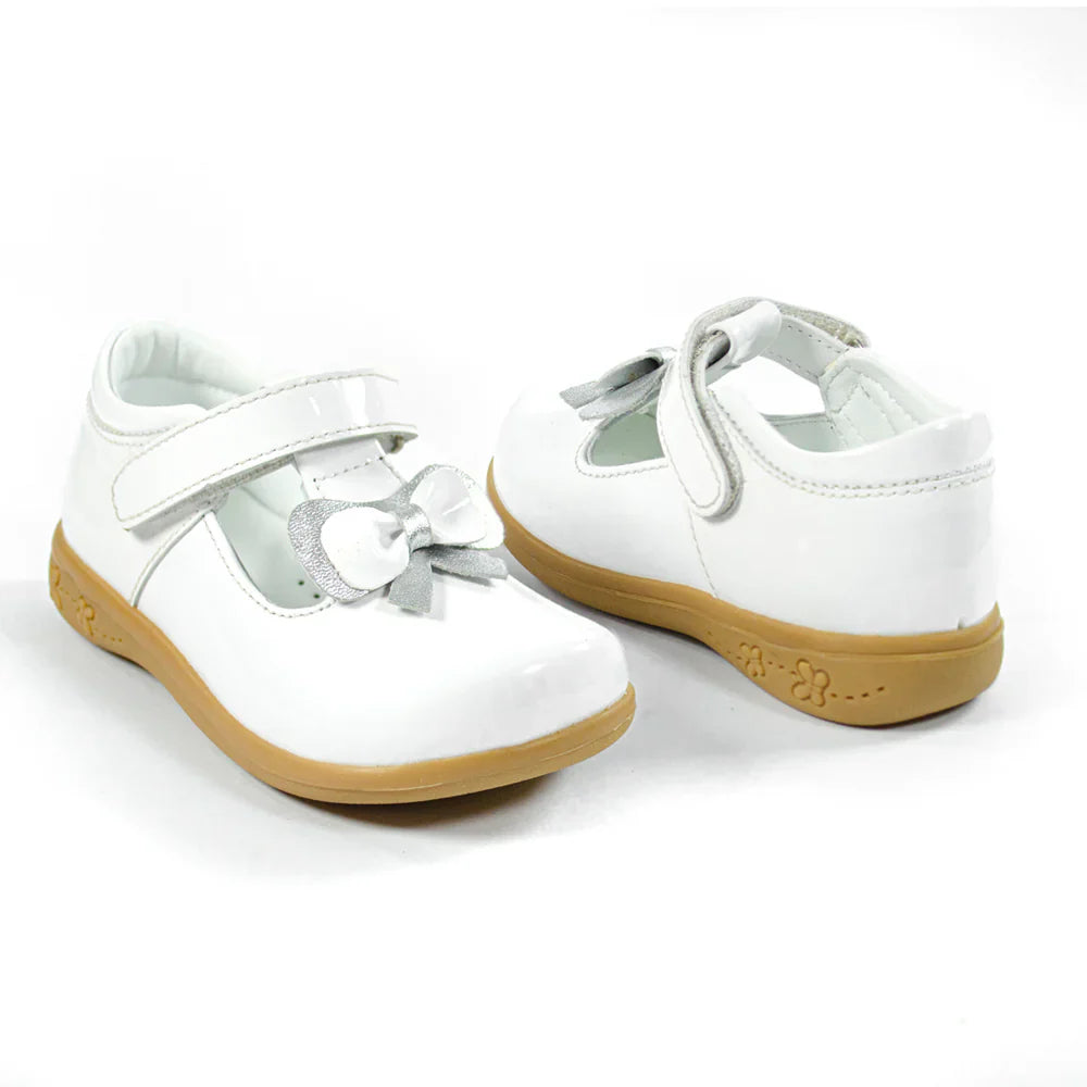 Zapatos para Niñas de color pega blanco charol en vista frontal