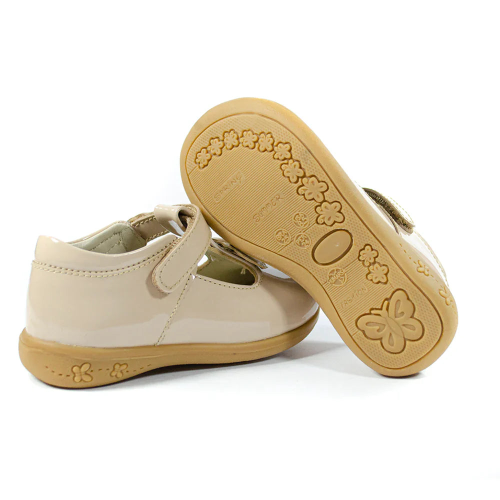 Zapatos para Niñas de color pega nude charol en vista lateral izquierda