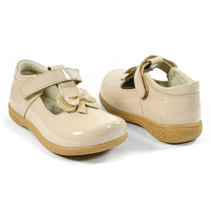 Zapatos para Niñas de color pega nude charol en vista frontal