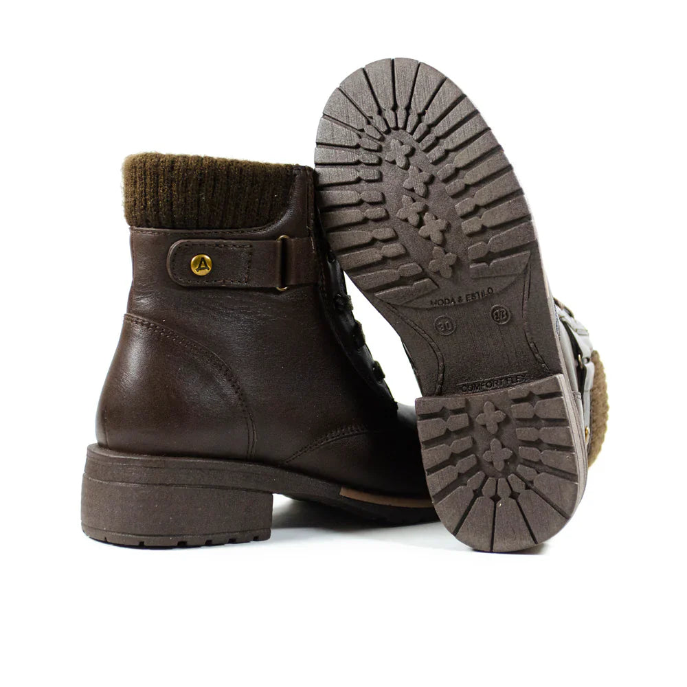 Botas para Niñas de color africano en vista lateral derecha