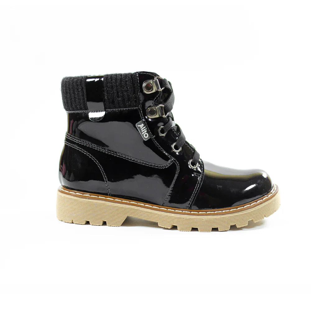 Botines para Niñas de color charol negro en vista lateral izquierda