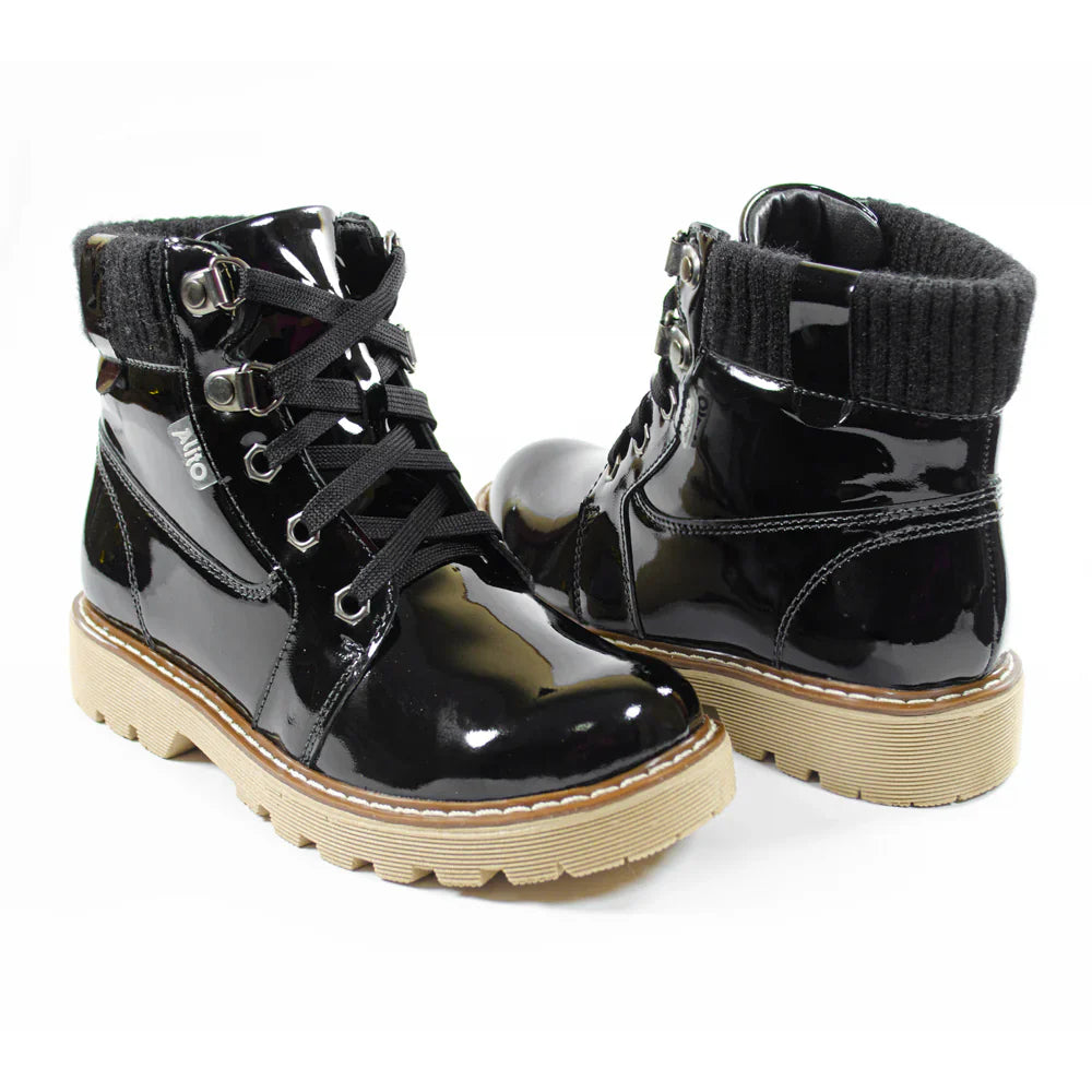 Botines para Niñas de color charol negro en vista frontal