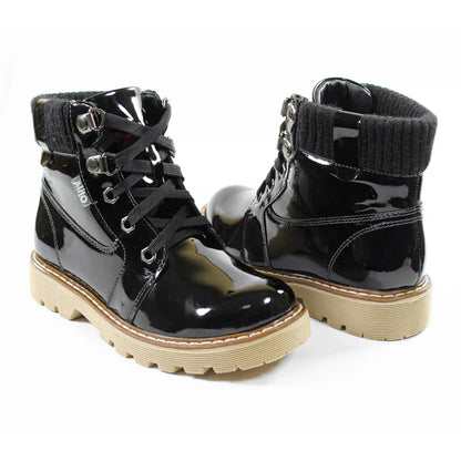 Botines para Niñas de color charol negro en vista frontal