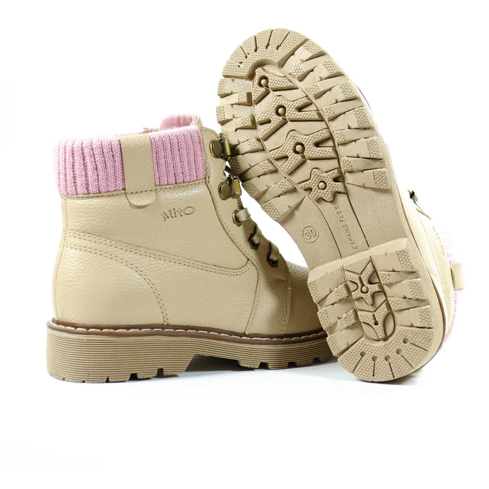 Botines para Niñas de color nude rosa en vista lateral derecha