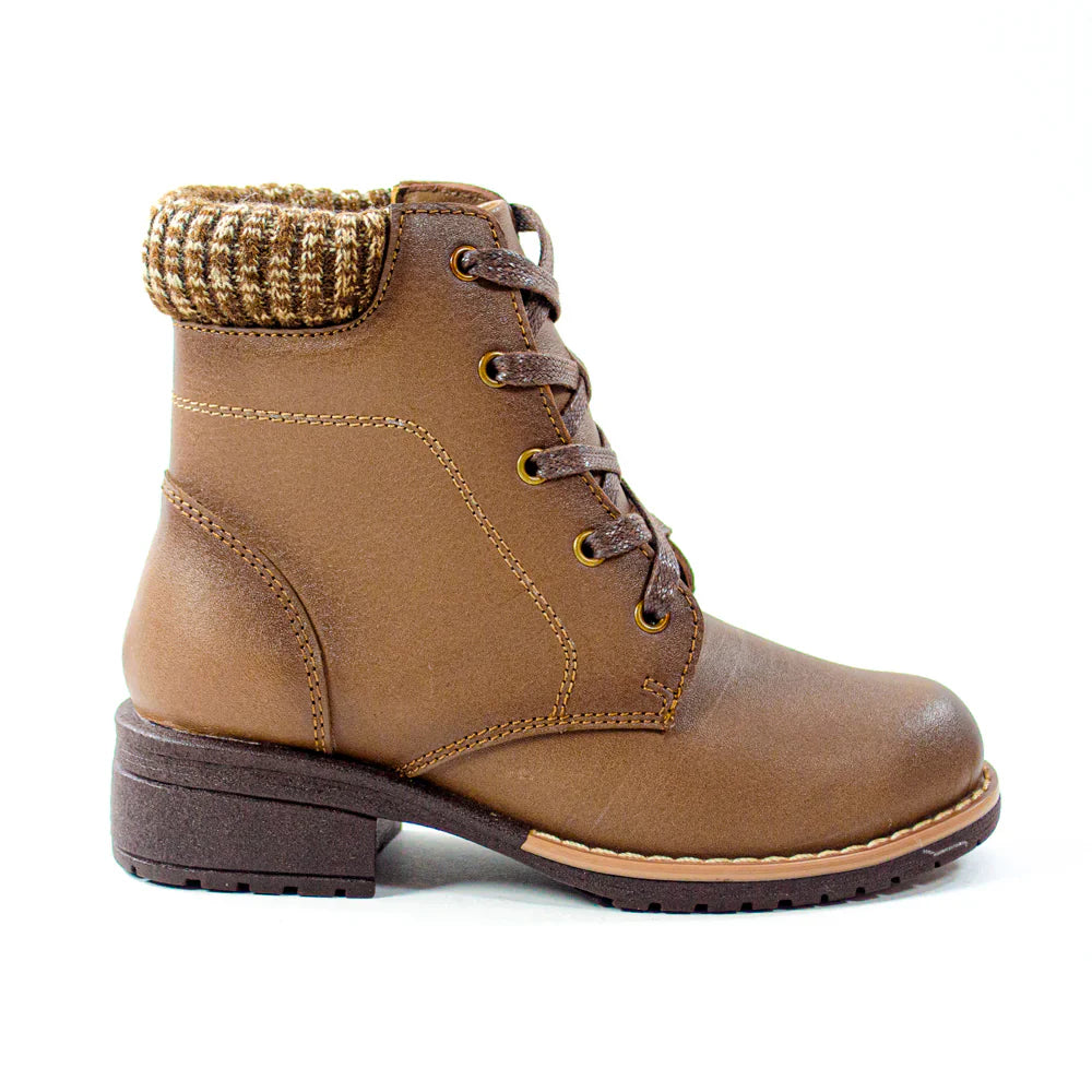 Botas para Niñas de color toffe en vista lateral derecha
