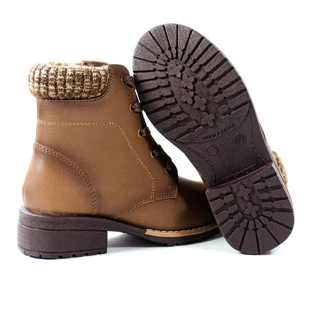 Botas para Niñas de color toffe en vista lateral izquierda