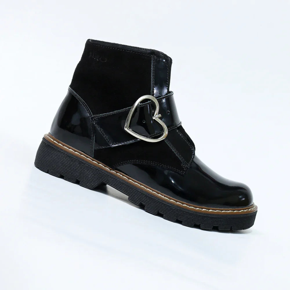 Botines para Niñas de color negro charol en vista lateral derecha
