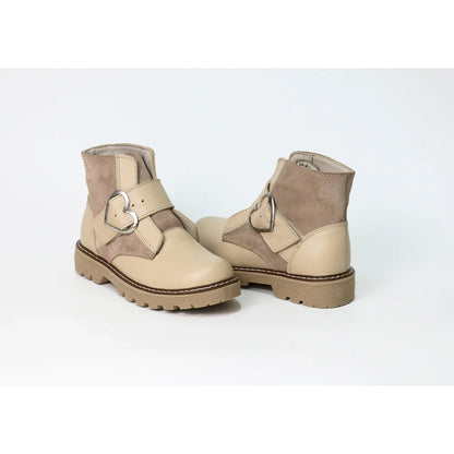 Botines para Niñas de color nude en vista frontal