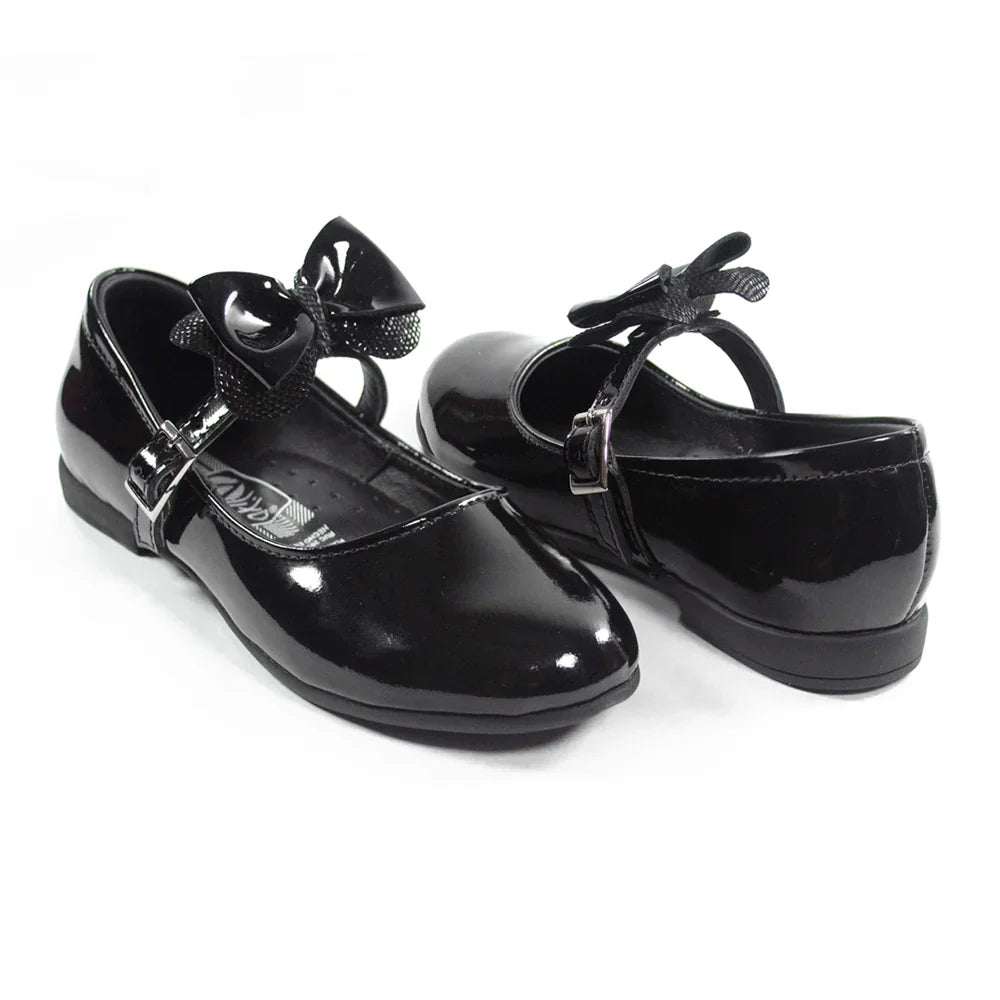 Zapatos para Niñas de color negro charol en vista frontal