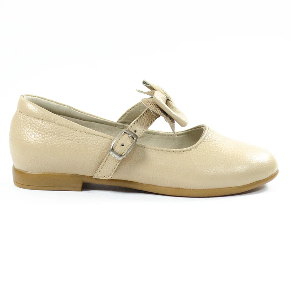 Zapatos para Niñas de color nude en vista lateral derecha