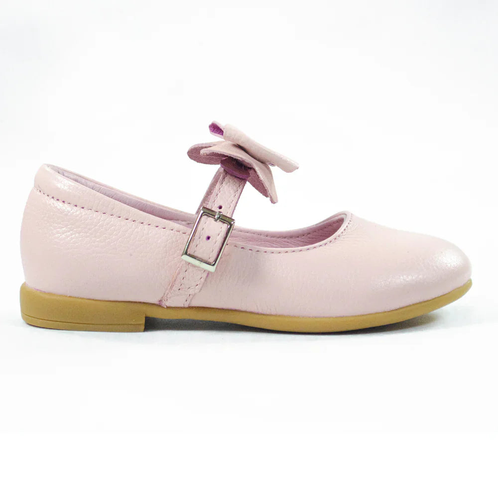 Zapatos para Niñas de color rosado charol en vista lateral derecha