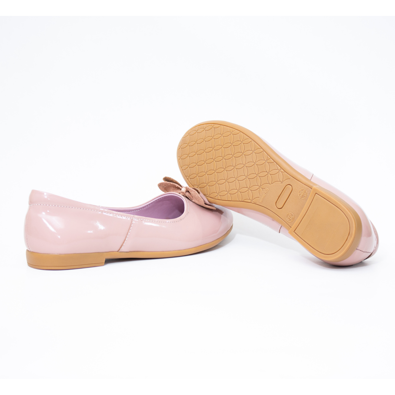 Zapatos para Niñas de color rosado charol en vista lateral izquierda