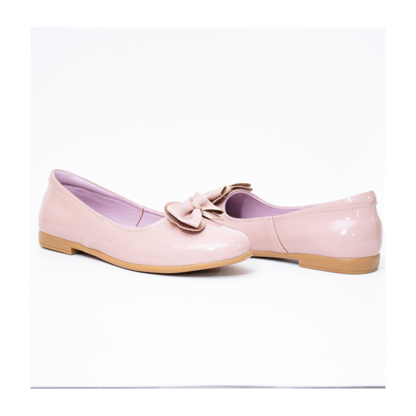 Zapatos para Niñas de color rosado charol en vista frontal