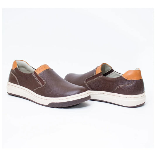 Zapatos para Niños de color marron en vista frontal