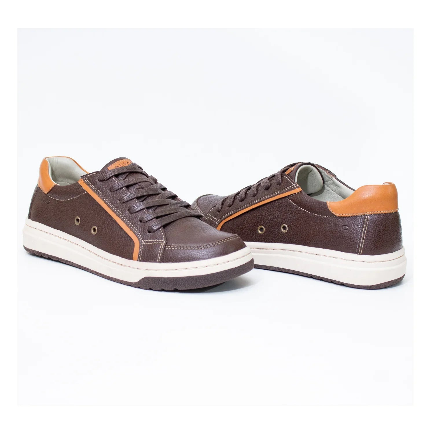 Zapatos para Niños de color marron en vista frontal