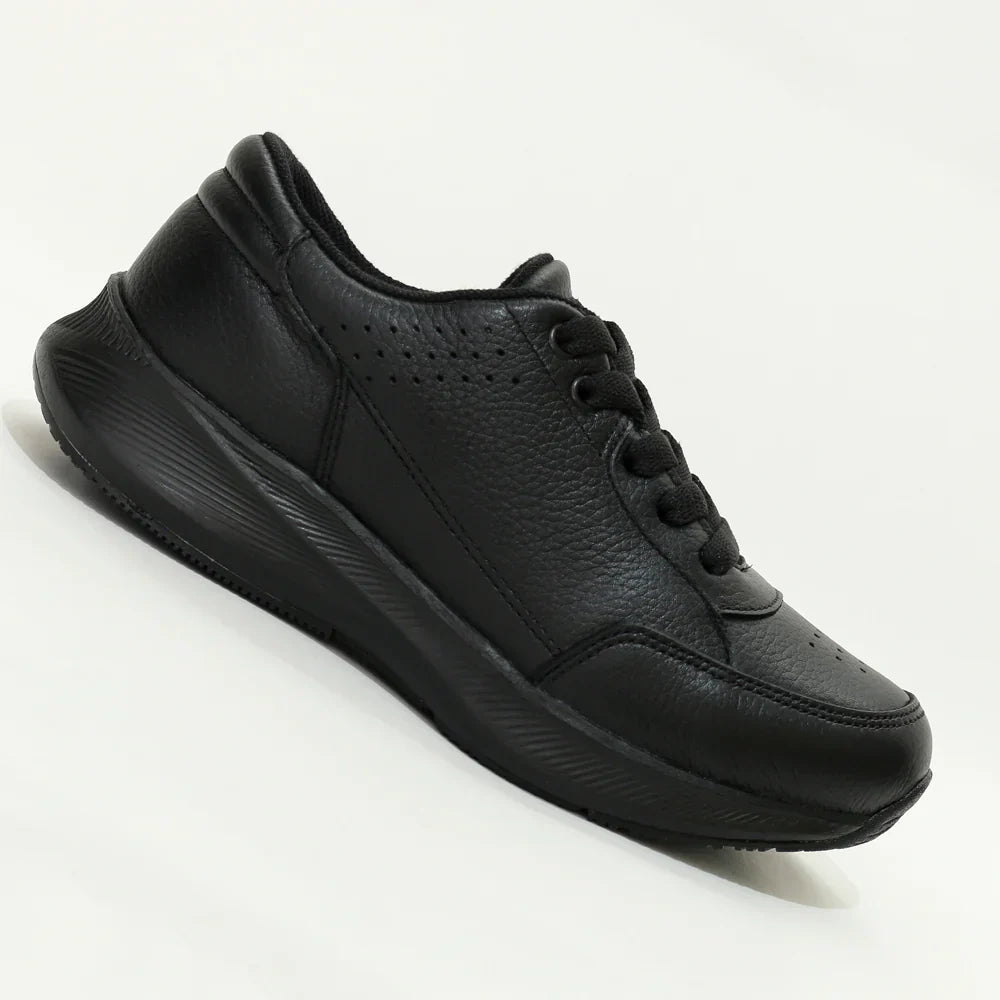 Zapatillas para Escolares de color negra en vista lateral derecha