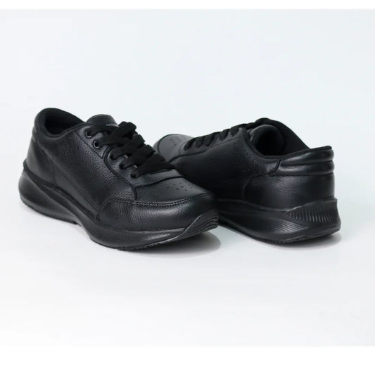 Zapatillas para Escolares de color negra en vista frontal