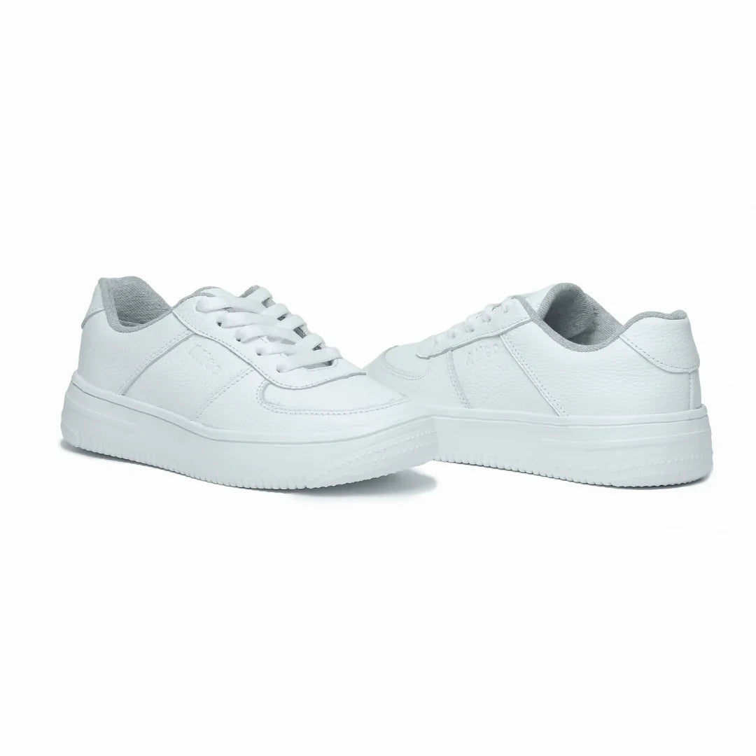 Zapatillas para Escolares de color blanca en vista frontal