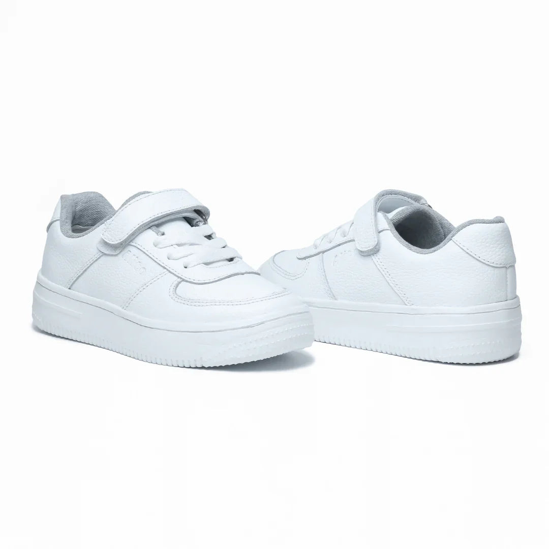 Zapatillas para Escolares de color blanca en vista frontal