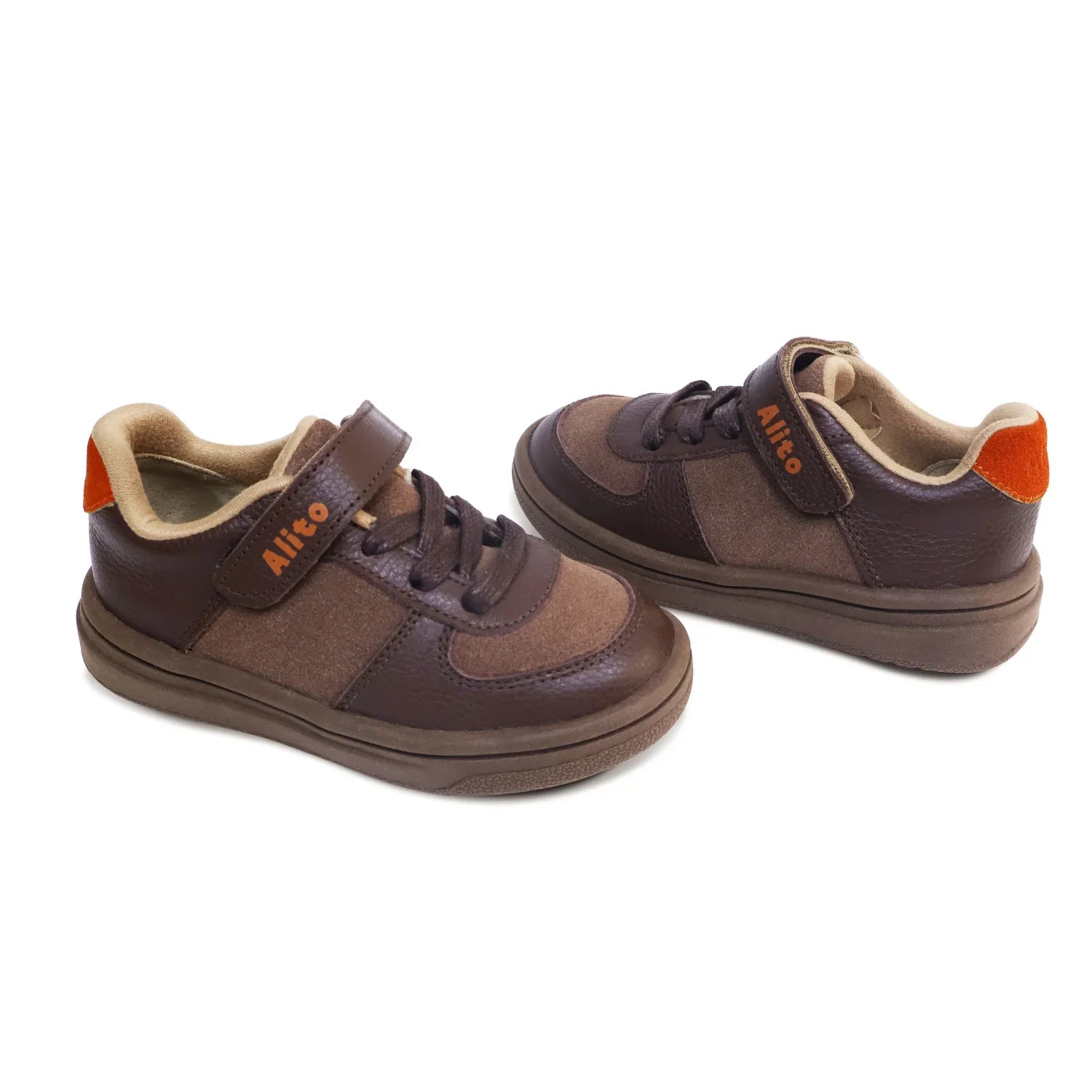 Zapatos para Niños de color marron en vista frontal